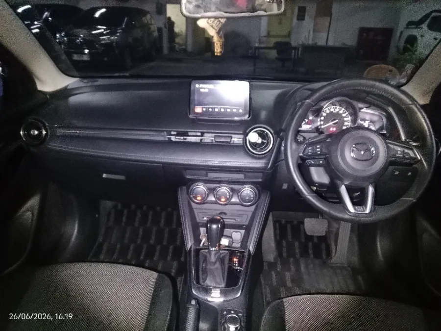Foto Mobil Bekas Dashboard Mazda 2 1.5 Skyactiv tahun 2018