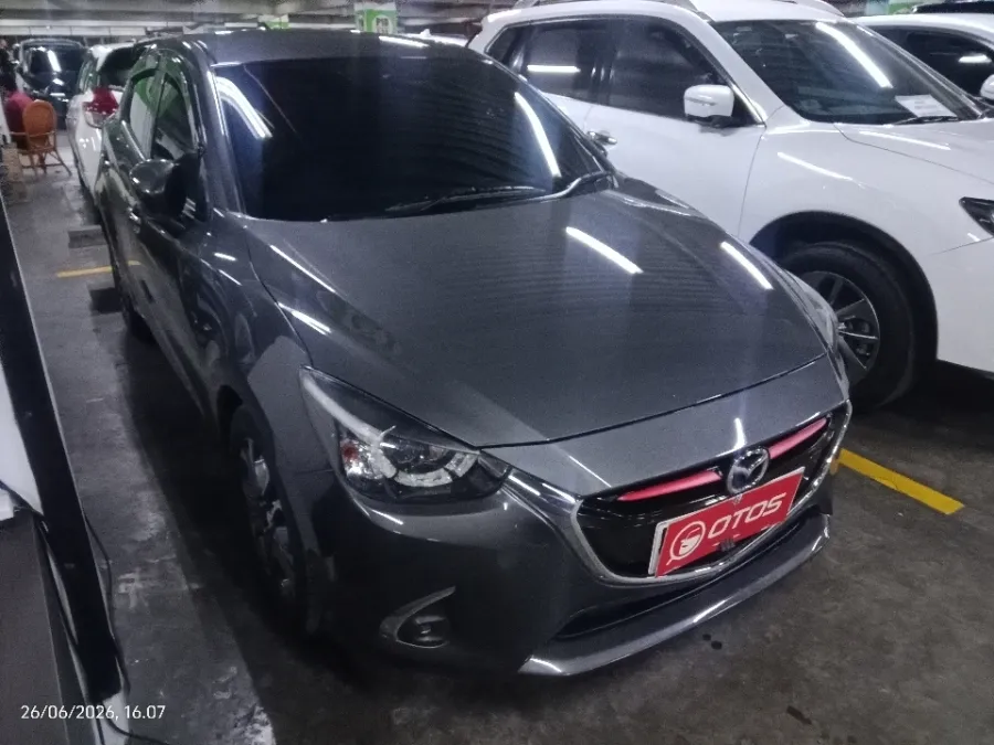 Foto Mobil Bekas Kanan Depan Mazda 2 1.5 Skyactiv tahun 2018