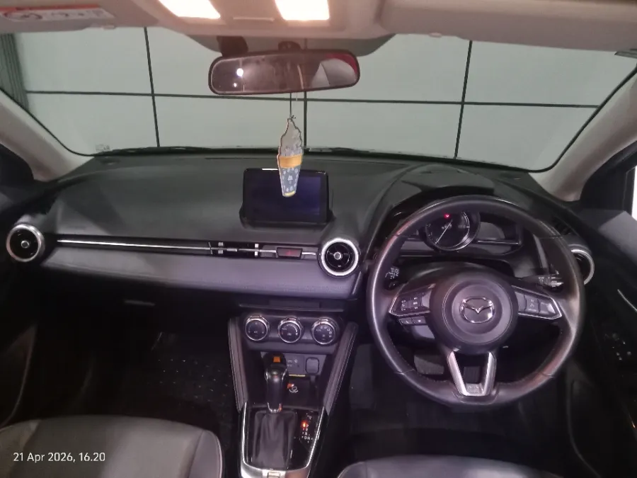 Foto Mobil Bekas Dashboard Mazda 2 1.5 Skyactiv tahun 2022
