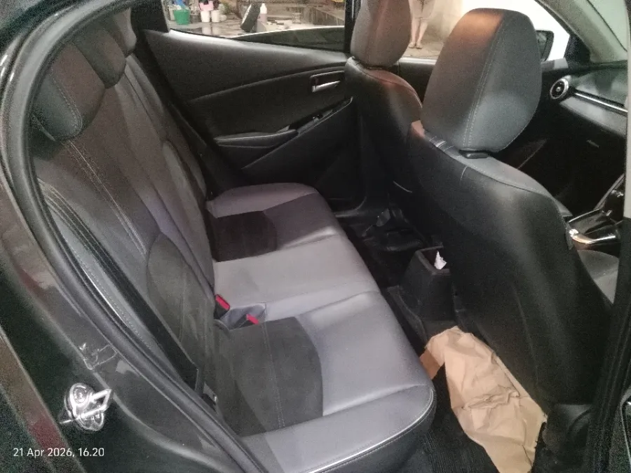 Foto Mobil Bekas Kabin Belakang Mazda 2 1.5 Skyactiv tahun 2022