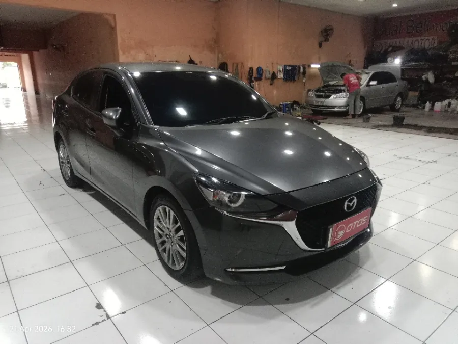 Foto Mobil Bekas Kanan Depan Mazda 2 1.5 Skyactiv tahun 2022