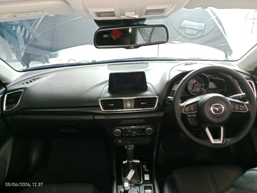 Foto Mobil Bekas Dashboard Mazda 3 2.0 tahun 2019