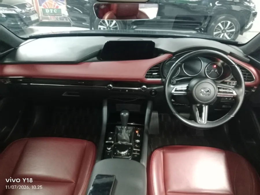 Foto Mobil Bekas Dashboard Mazda 3 2.0 tahun 2019