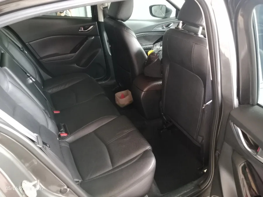 Foto Mobil Bekas Kabin Belakang Mazda 3 2.0 tahun 2019