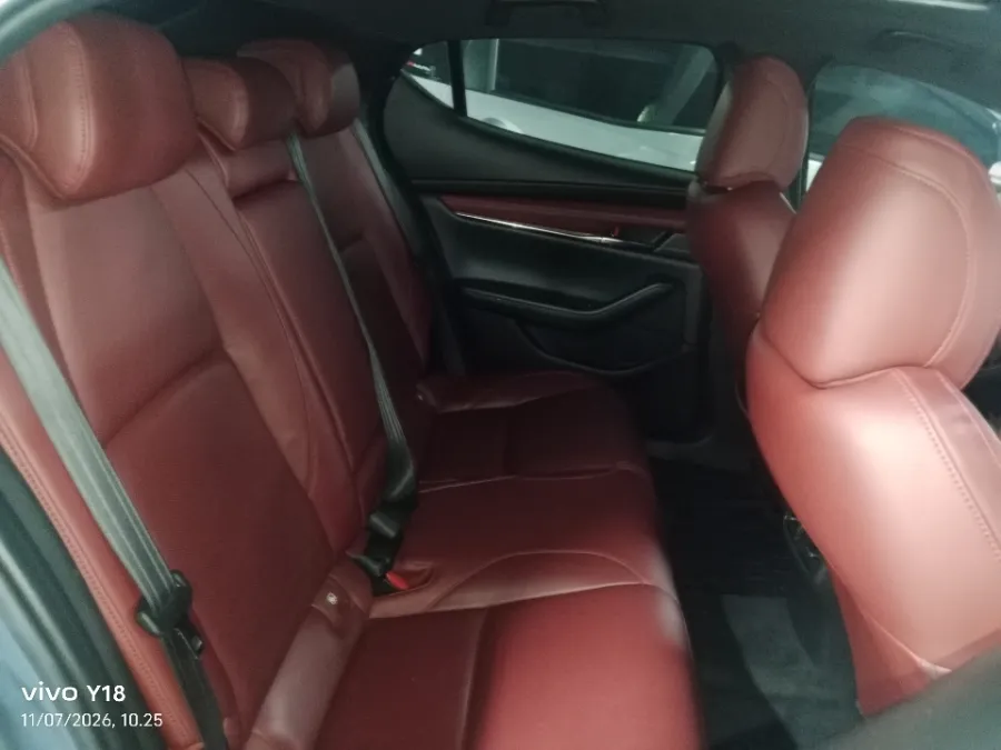 Foto Mobil Bekas Kabin Belakang Mazda 3 2.0 tahun 2019