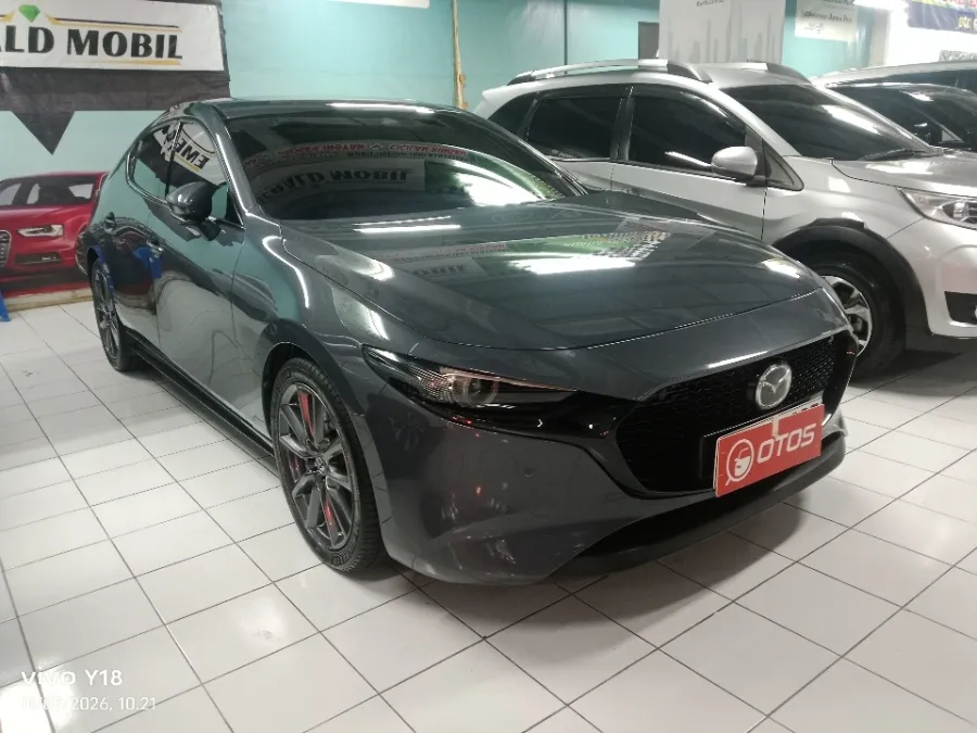 Foto Mobil Bekas Kanan Depan Mazda 3 2.0 tahun 2019