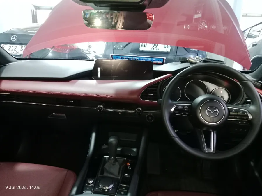 Foto Mobil Bekas Dashboard Mazda 3 2.0 tahun 2025