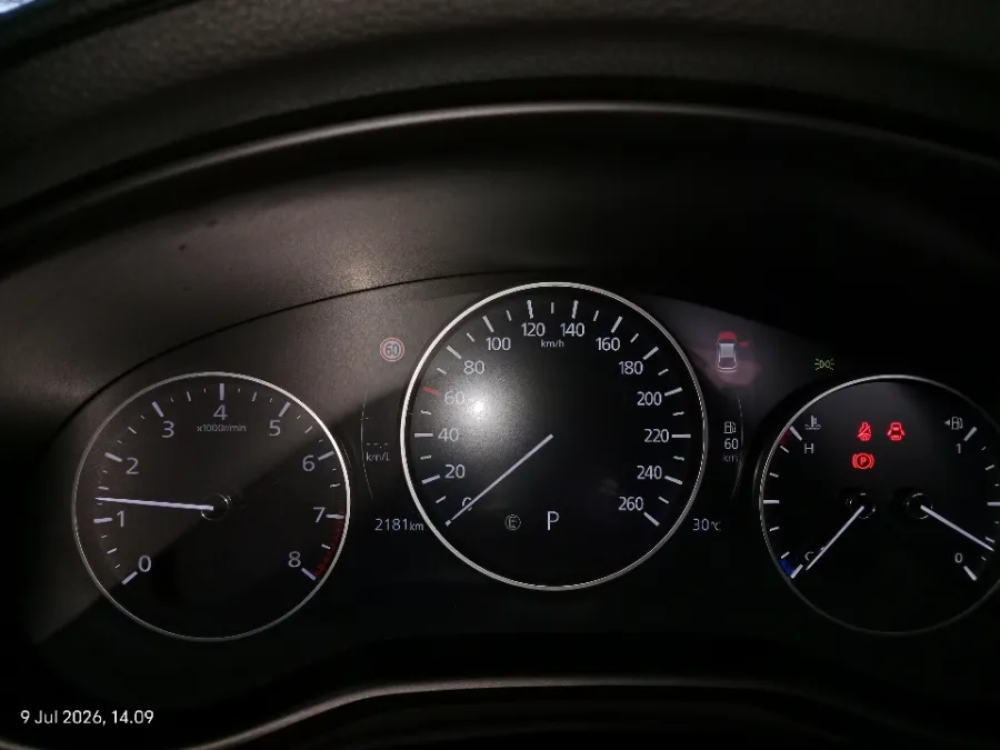 Foto Mobil Bekas Odometer Mazda 3 2.0 tahun 2025
