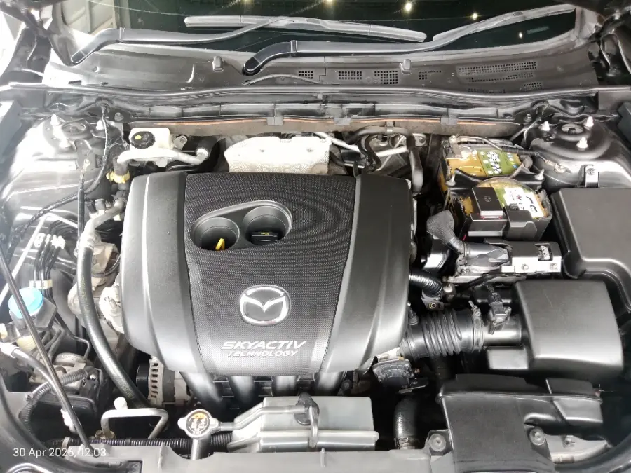 Foto Mobil Bekas Mesin Mazda 3 2.0 Skyactiv-G Hatchback tahun 2018