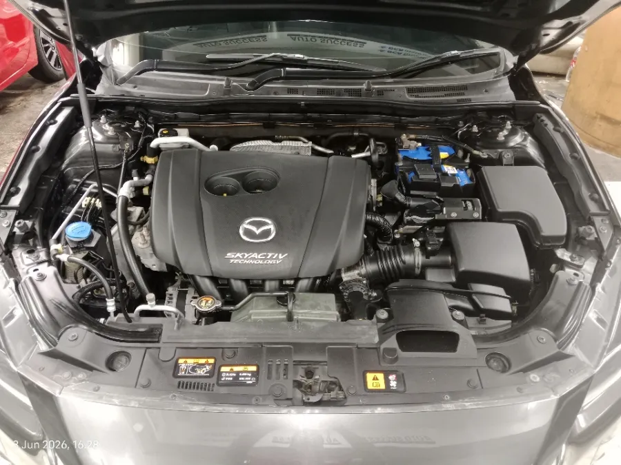 Foto Mobil Bekas Mesin Mazda 3 2.0 Skyactiv-G Hatchback tahun 2018