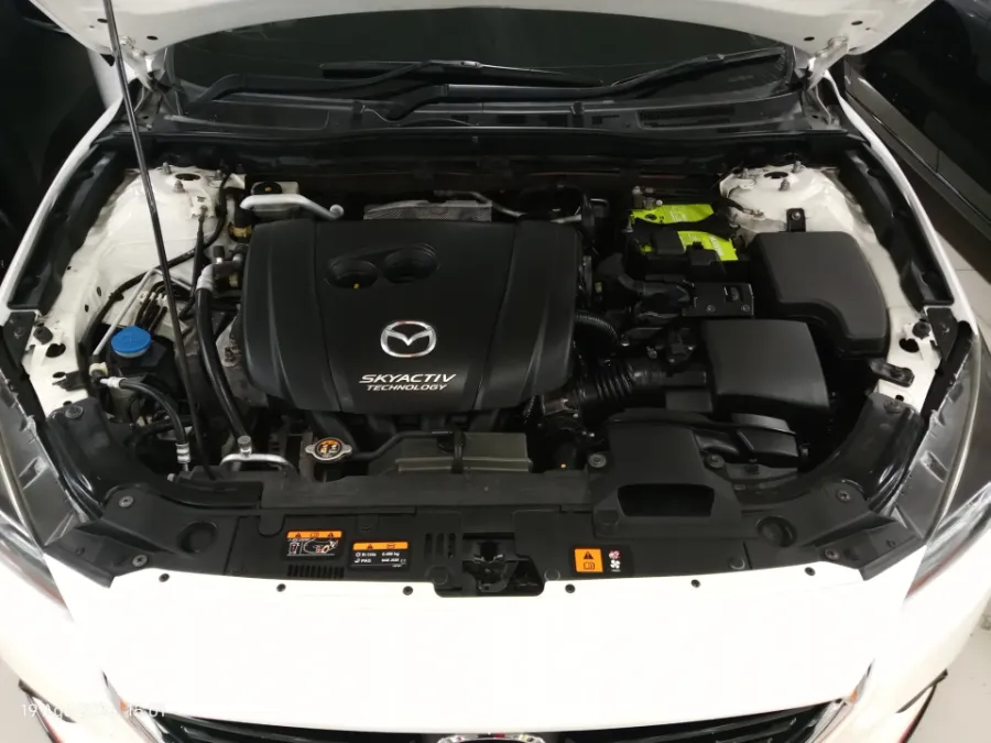 Foto Mobil Bekas Mesin Mazda 3 2.0 Skyactiv-G Hatchback tahun 2018