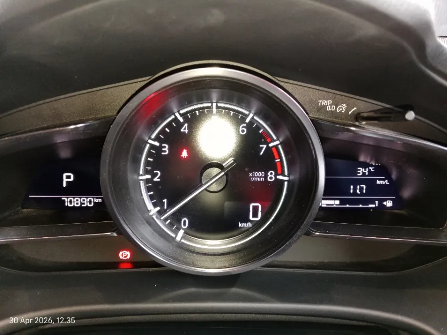 Foto Mobil Bekas Odometer Mazda 3 2.0 Skyactiv-G Hatchback tahun 2018