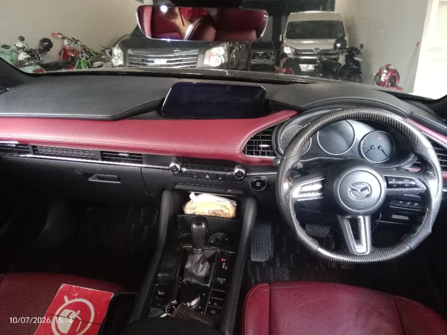 Foto Mobil Bekas Dashboard Mazda 3 2.0 Skyactiv-G Hatchback tahun 2019