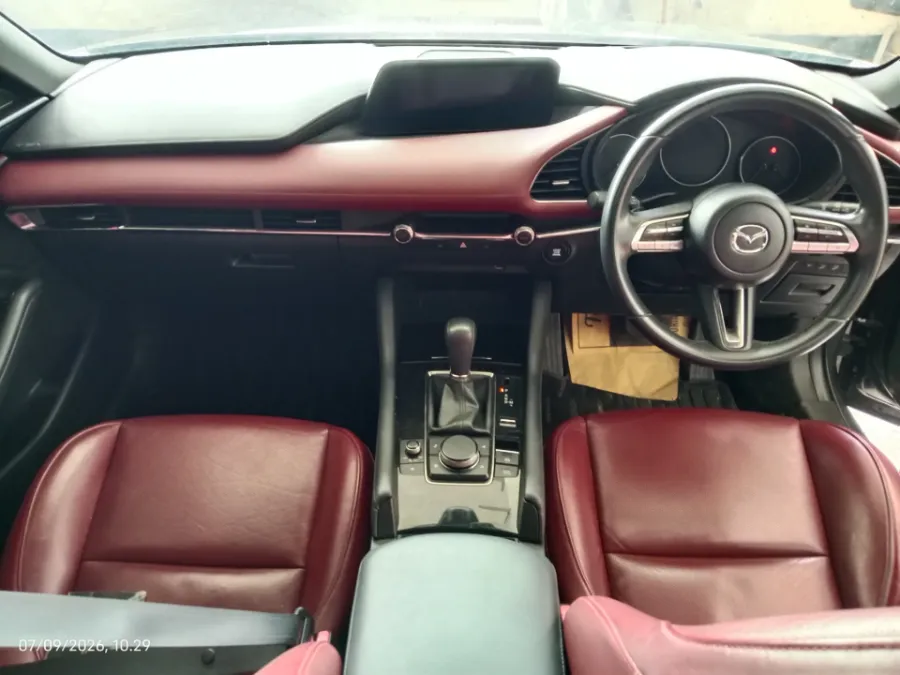 Foto Mobil Bekas Dashboard Mazda 3 2.0 Skyactiv-G Hatchback tahun 2019