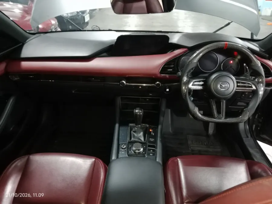 Foto Mobil Bekas Dashboard Mazda 3 2.0 Skyactiv-G Hatchback tahun 2019