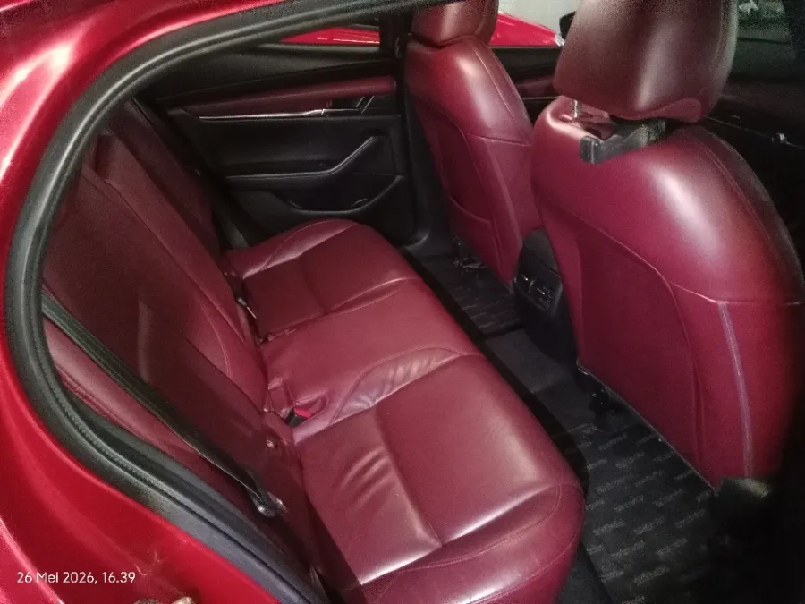 Foto Mobil Bekas Kabin Belakang Mazda 3 2.0 Skyactiv-G Hatchback tahun 2019
