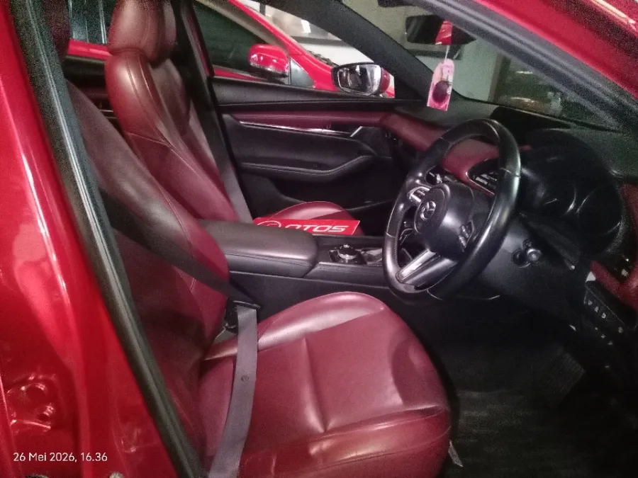 Foto Mobil Bekas Kabin Depan Mazda 3 2.0 Skyactiv-G Hatchback tahun 2019