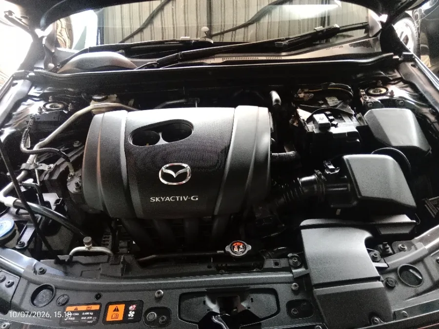 Foto Mobil Bekas Mesin Mazda 3 2.0 Skyactiv-G Hatchback tahun 2019