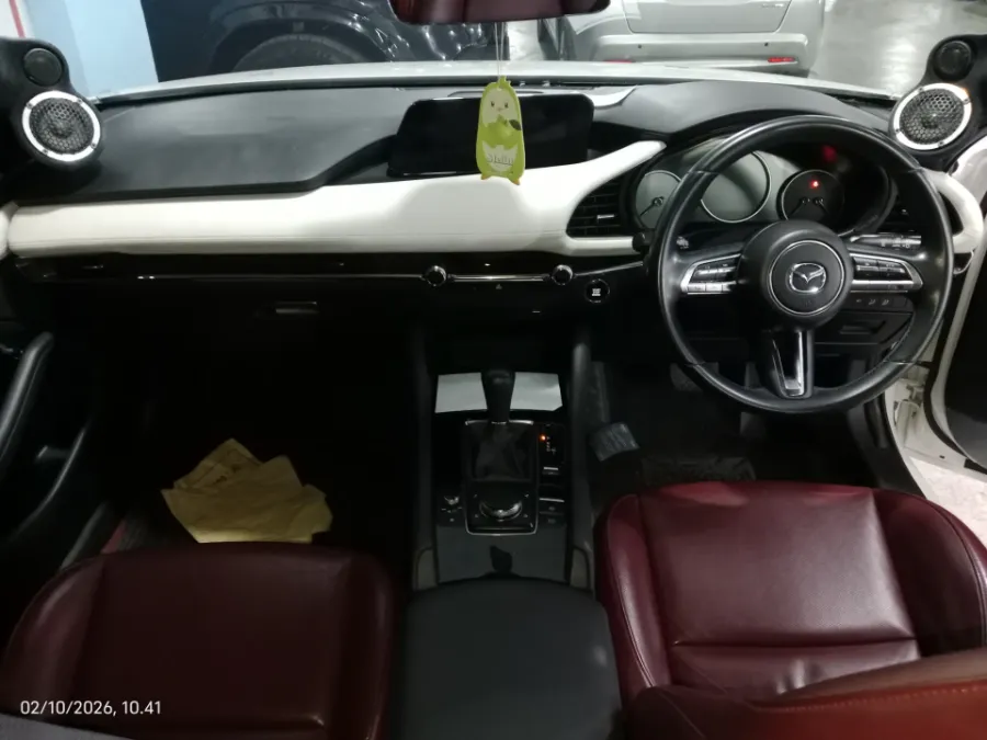 Foto Mobil Bekas Dashboard Mazda 3 2.0 Skyactiv-G Hatchback tahun 2020
