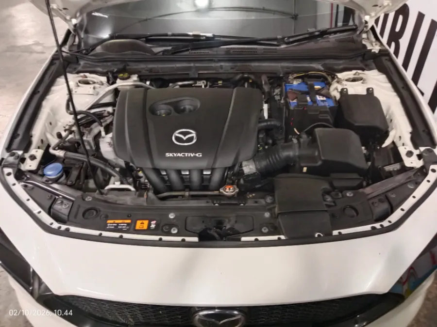 Foto Mobil Bekas Mesin Mazda 3 2.0 Skyactiv-G Hatchback tahun 2020