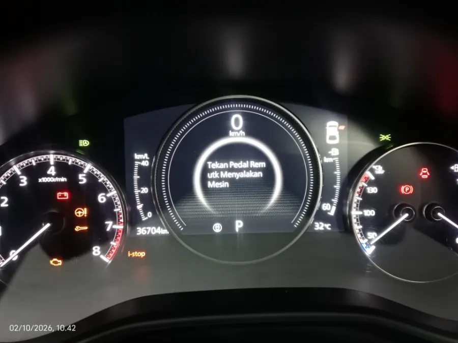 Foto Mobil Bekas Odometer Mazda 3 2.0 Skyactiv-G Hatchback tahun 2020