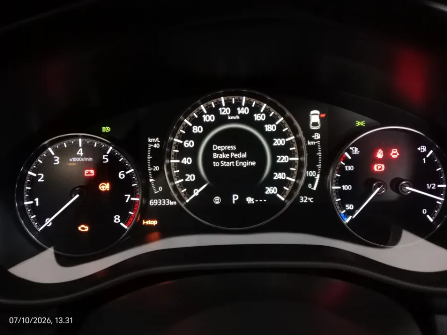 Foto Mobil Bekas Odometer Mazda 3 2.0 Skyactiv-G Hatchback tahun 2021