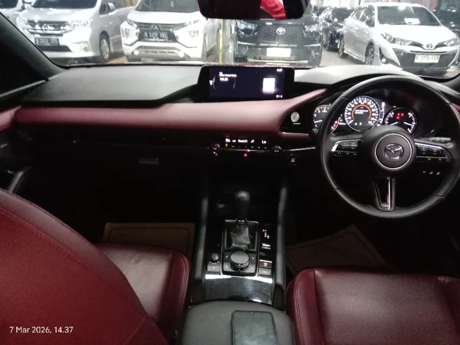 Foto Mobil Bekas Dashboard Mazda 3 2.0 Skyactiv-G Hatchback tahun 2023