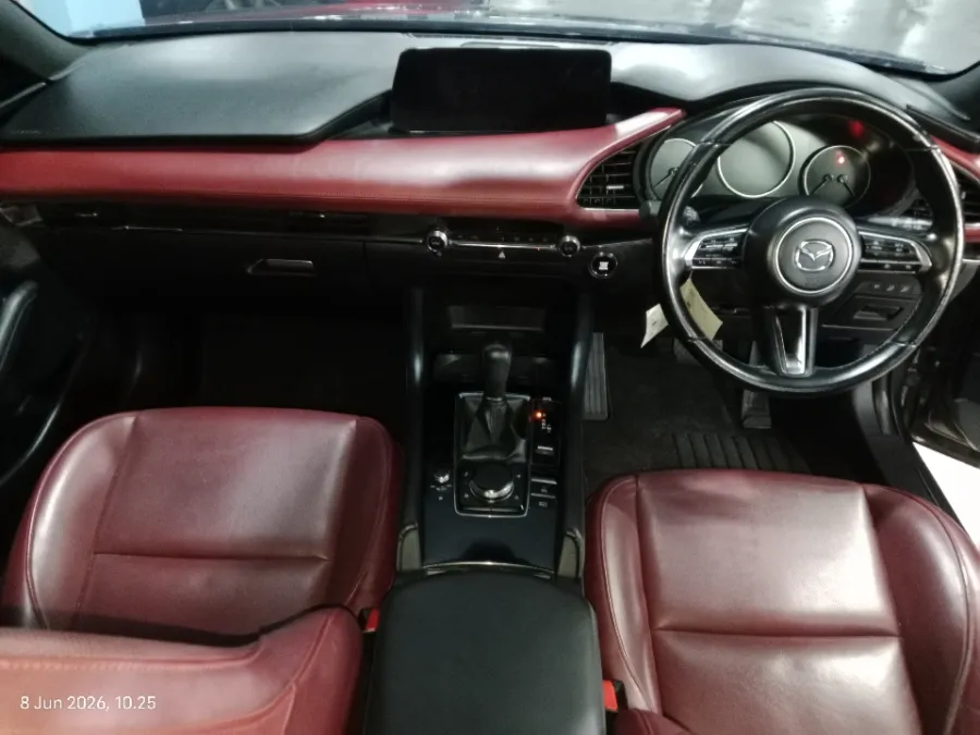 Foto Mobil Bekas Dashboard Mazda 3 2.0 Skyactiv-G Hatchback tahun 2023