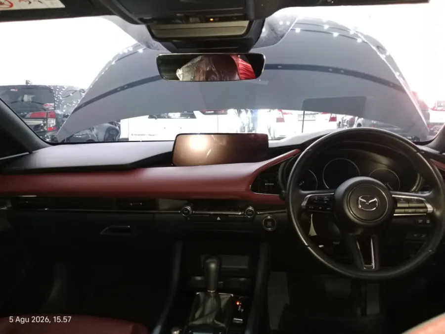 Foto Mobil Bekas Dashboard Mazda 3 2.0 Skyactiv-G Hatchback tahun 2023