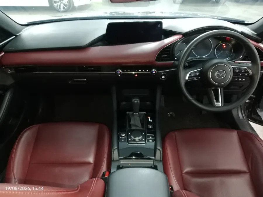 Foto Mobil Bekas Dashboard Mazda 3 2.0 Skyactiv-G Hatchback tahun 2023