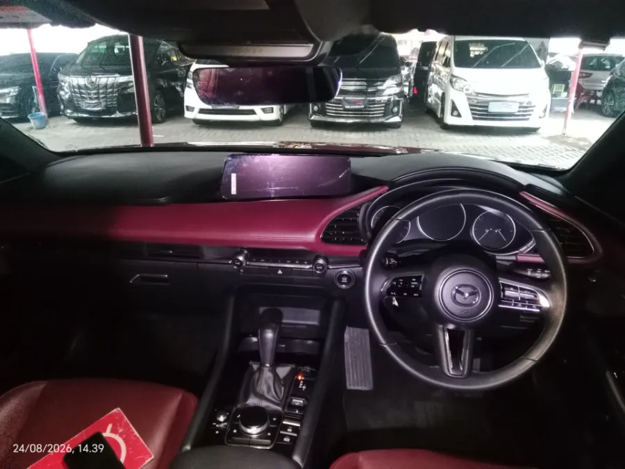 Foto Mobil Bekas Dashboard Mazda 3 2.0 Skyactiv-G Hatchback tahun 2023