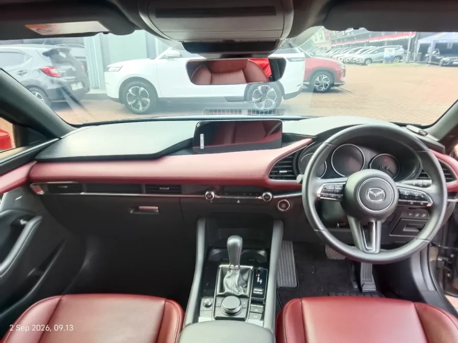 Foto Mobil Bekas Dashboard Mazda 3 2.0 Skyactiv-G Hatchback tahun 2023