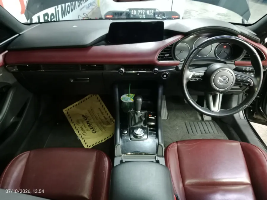 Foto Mobil Bekas Dashboard Mazda 3 2.0 Skyactiv-G Hatchback tahun 2023