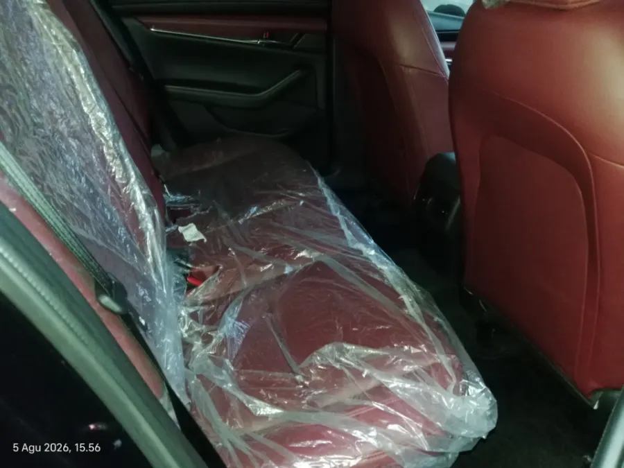 Foto Mobil Bekas Kabin Belakang Mazda 3 2.0 Skyactiv-G Hatchback tahun 2023