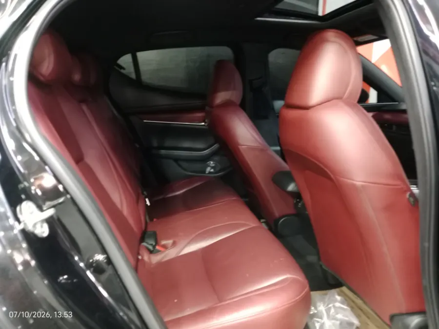 Foto Mobil Bekas Kabin Belakang Mazda 3 2.0 Skyactiv-G Hatchback tahun 2023