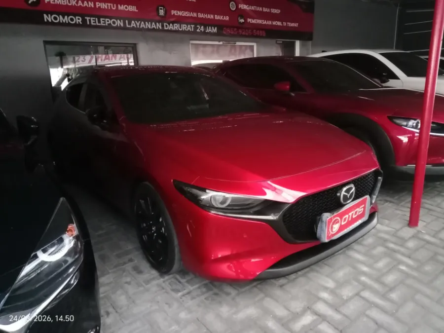Foto Mobil Bekas Kanan Depan Mazda 3 2.0 Skyactiv-G Hatchback tahun 2023