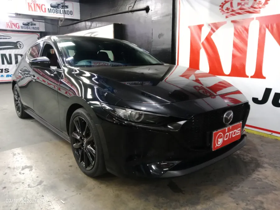 Foto Mobil Bekas Kanan Depan Mazda 3 2.0 Skyactiv-G Hatchback tahun 2023