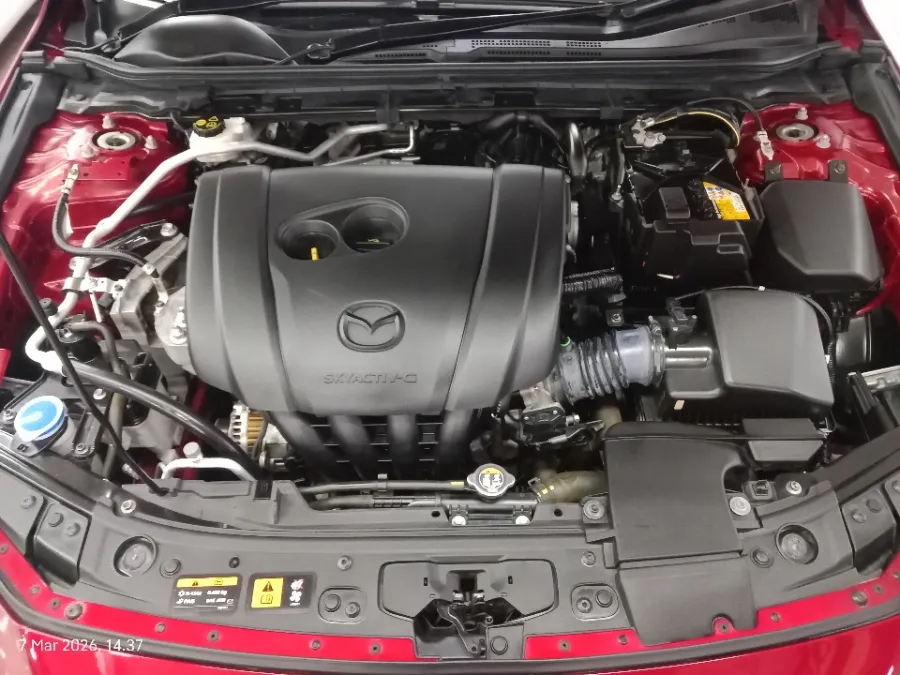 Foto Mobil Bekas Mesin Mazda 3 2.0 Skyactiv-G Hatchback tahun 2023
