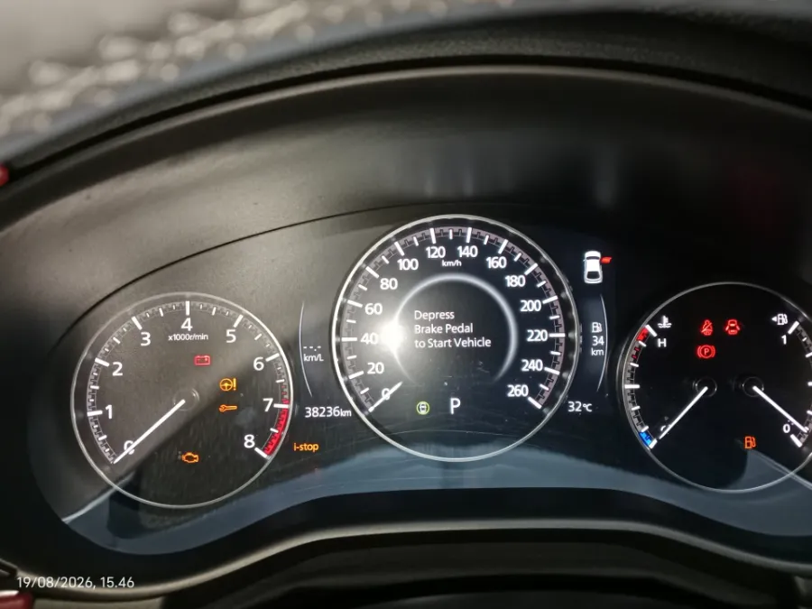 Foto Mobil Bekas Odometer Mazda 3 2.0 Skyactiv-G Hatchback tahun 2023