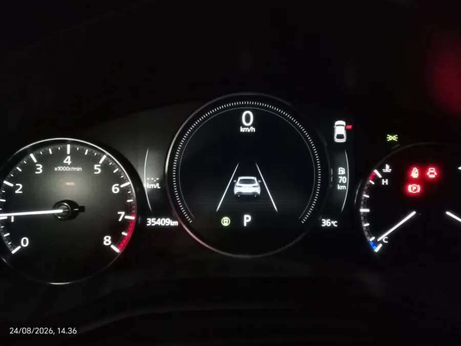 Foto Mobil Bekas Odometer Mazda 3 2.0 Skyactiv-G Hatchback tahun 2023