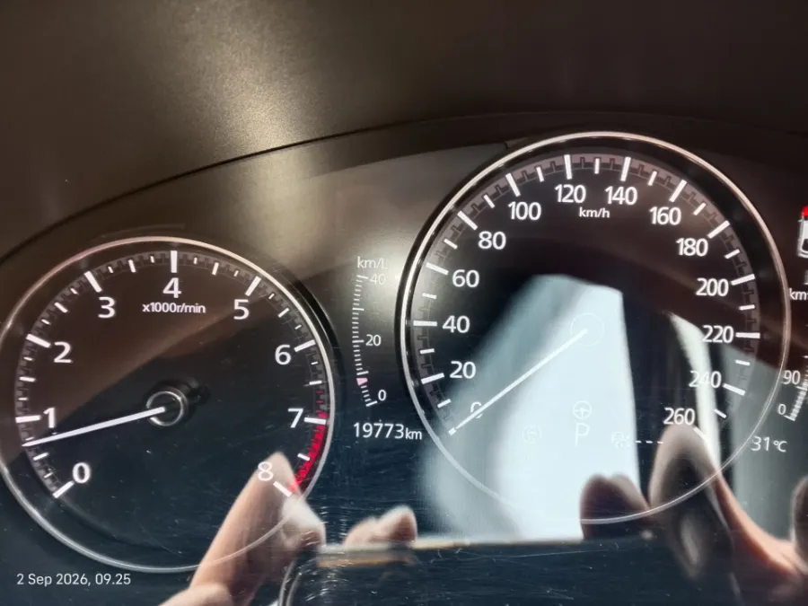 Foto Mobil Bekas Odometer Mazda 3 2.0 Skyactiv-G Hatchback tahun 2023