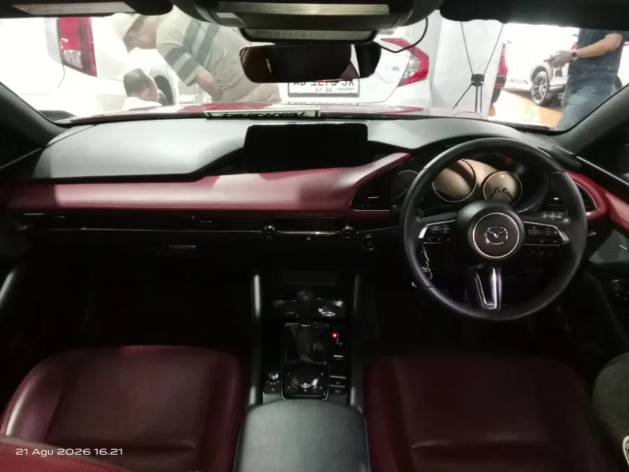 Foto Mobil Bekas Dashboard Mazda 3 2.0 Skyactiv-G Hatchback tahun 2024