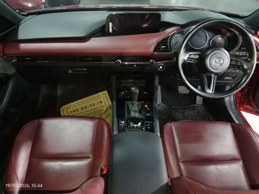 Foto Mobil Bekas Dashboard Mazda 3 2.0 Skyactiv-G Hatchback tahun 2024
