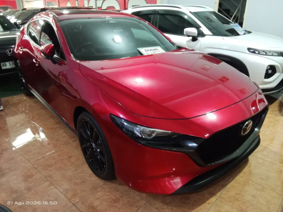 Foto Mobil Bekas Kanan Depan Mazda 3 2.0 Skyactiv-G Hatchback tahun 2024