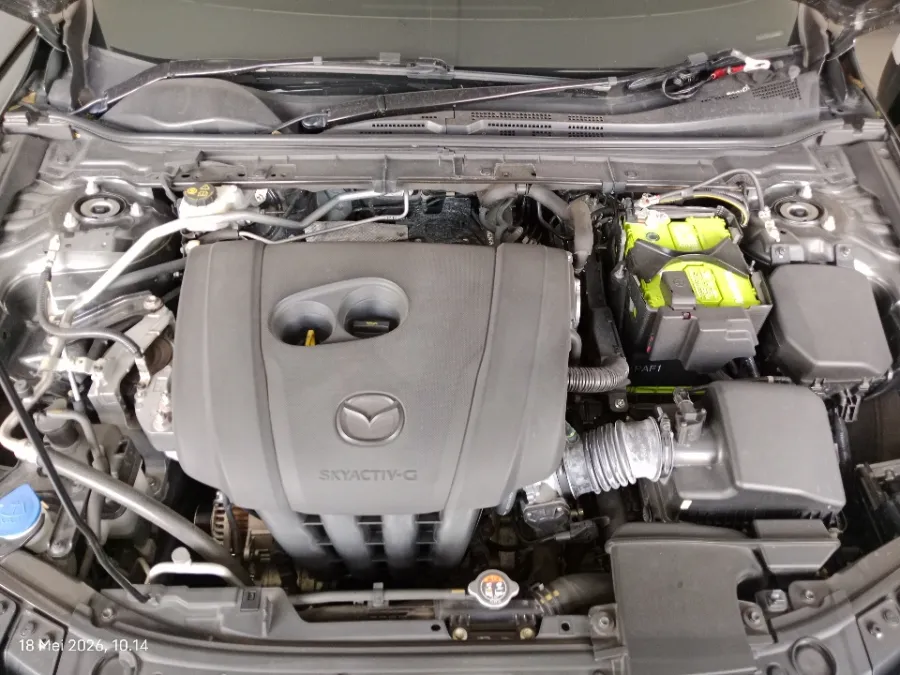 Foto Mobil Bekas Mesin Mazda 3 2.0 Skyactiv-G Hatchback tahun 2024