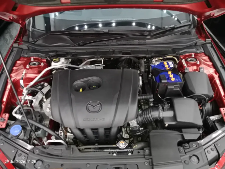 Foto Mobil Bekas Mesin Mazda 3 2.0 Skyactiv-G Hatchback tahun 2024
