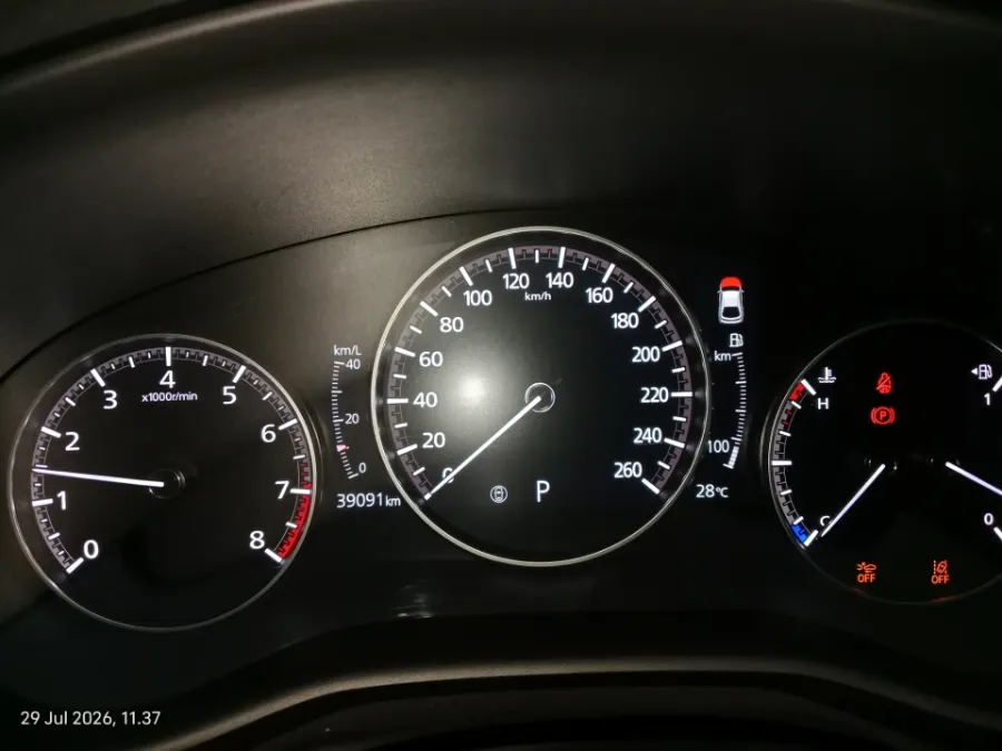 Foto Mobil Bekas Odometer Mazda 3 2.0 Skyactiv-G Hatchback tahun 2024