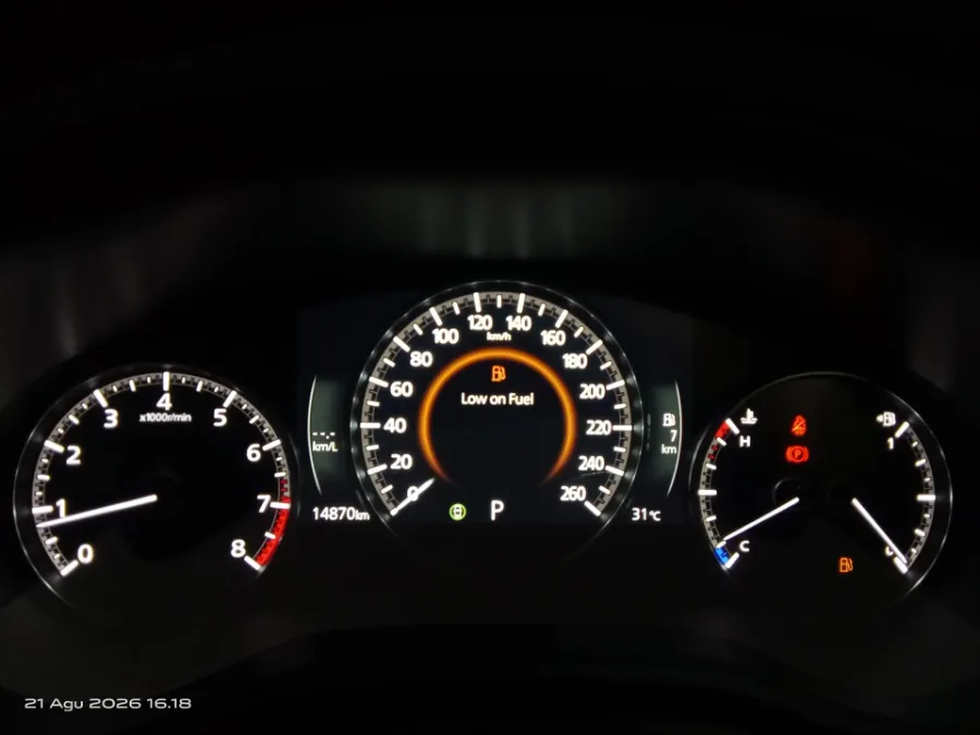 Foto Mobil Bekas Odometer Mazda 3 2.0 Skyactiv-G Hatchback tahun 2024