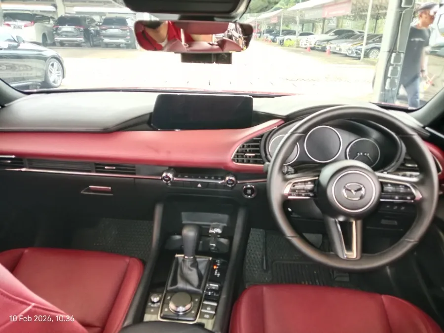 Foto Mobil Bekas Dashboard Mazda 3 2.0 Skyactiv-G Hatchback tahun 2025
