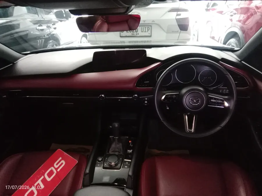 Foto Mobil Bekas Dashboard Mazda 3 2.0 Skyactiv-G Hatchback tahun 2025